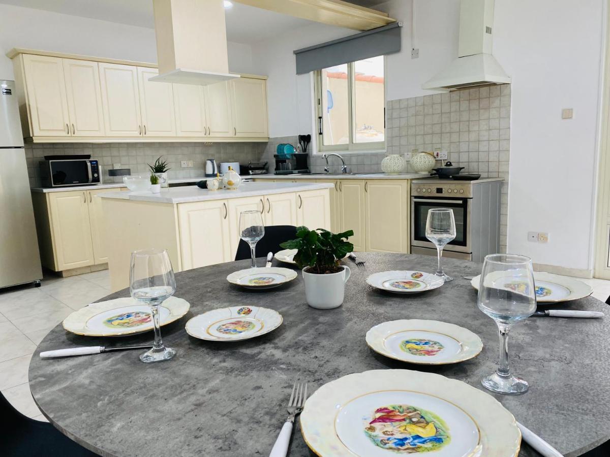 Gaia - 4 Bedroom House In Larnaca Dış mekan fotoğraf